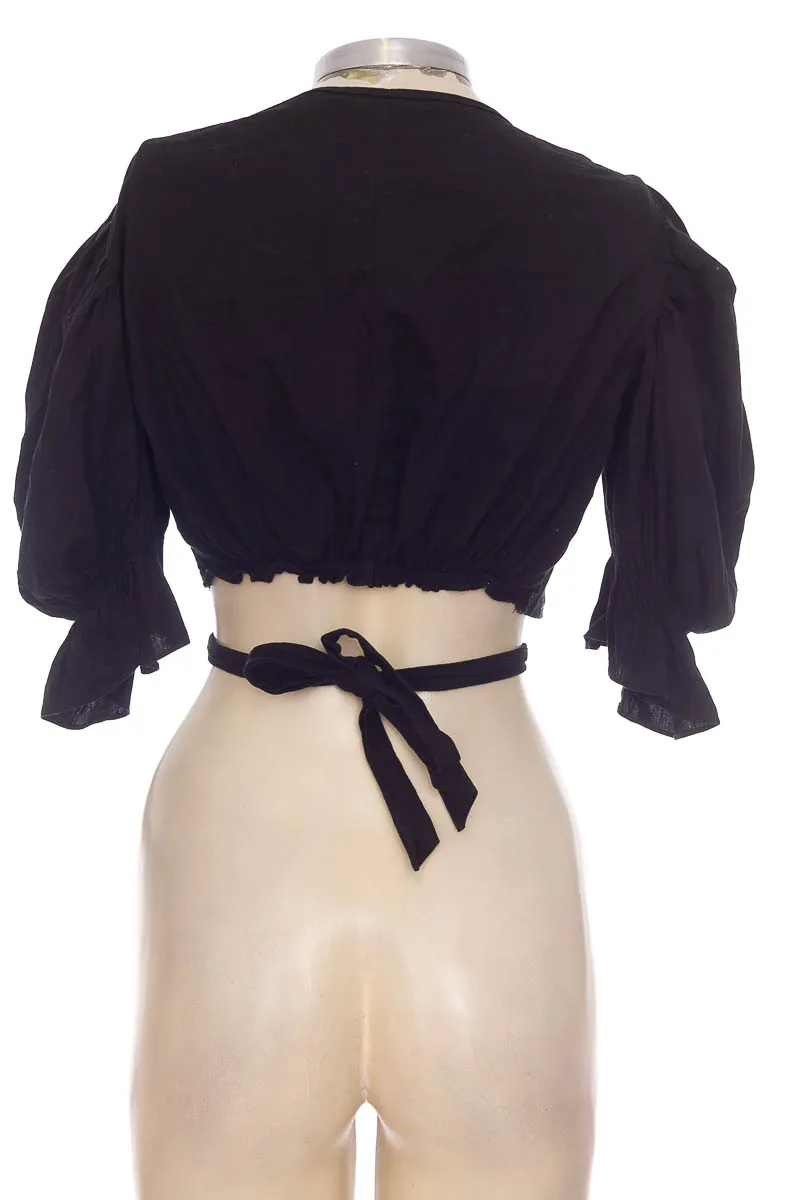 BLUSA COLOR NEGRO  CLOSEANDO