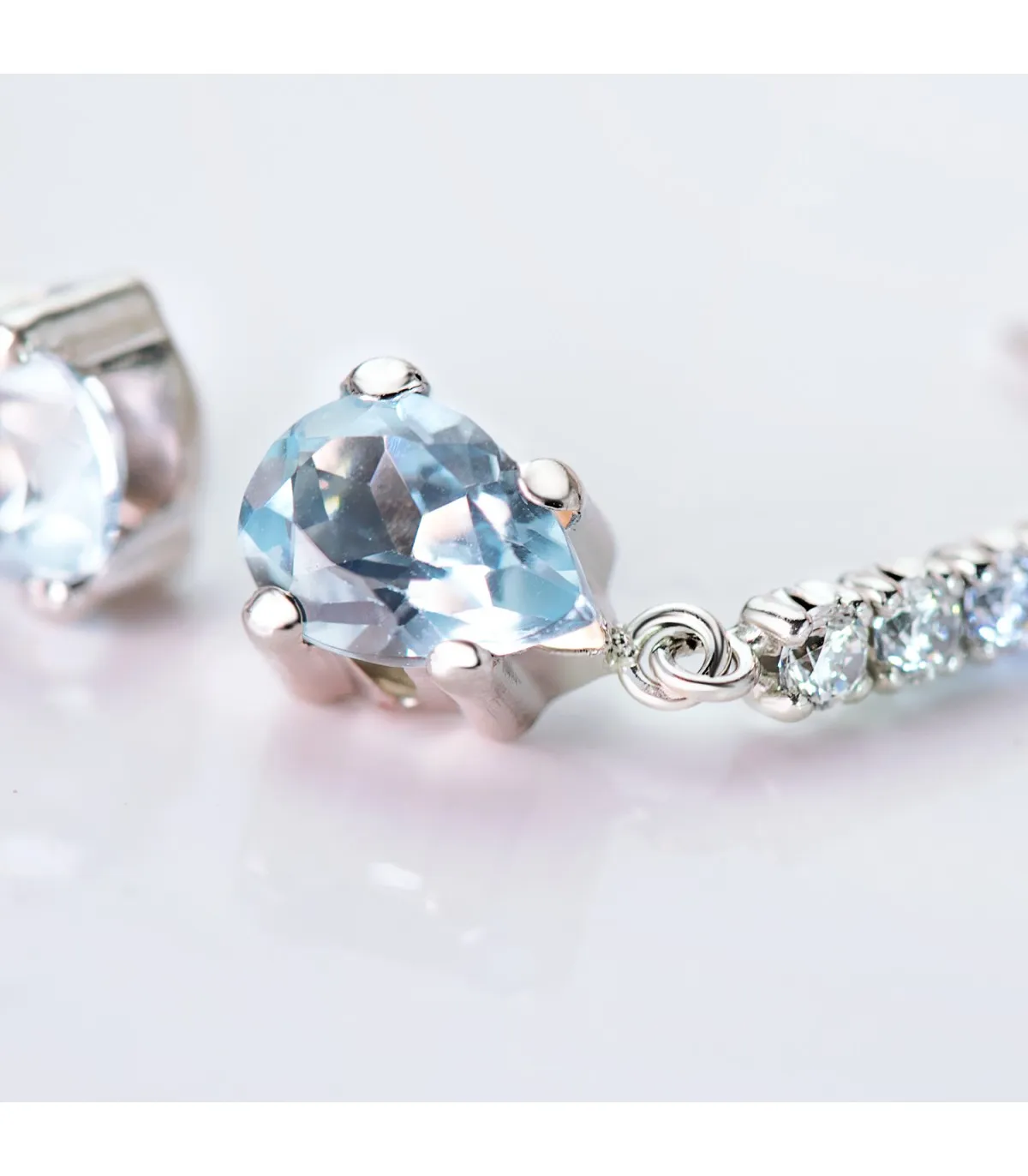 Boucles D'oreilles Mariée Volans Or blanc 18K Topaze Bleue