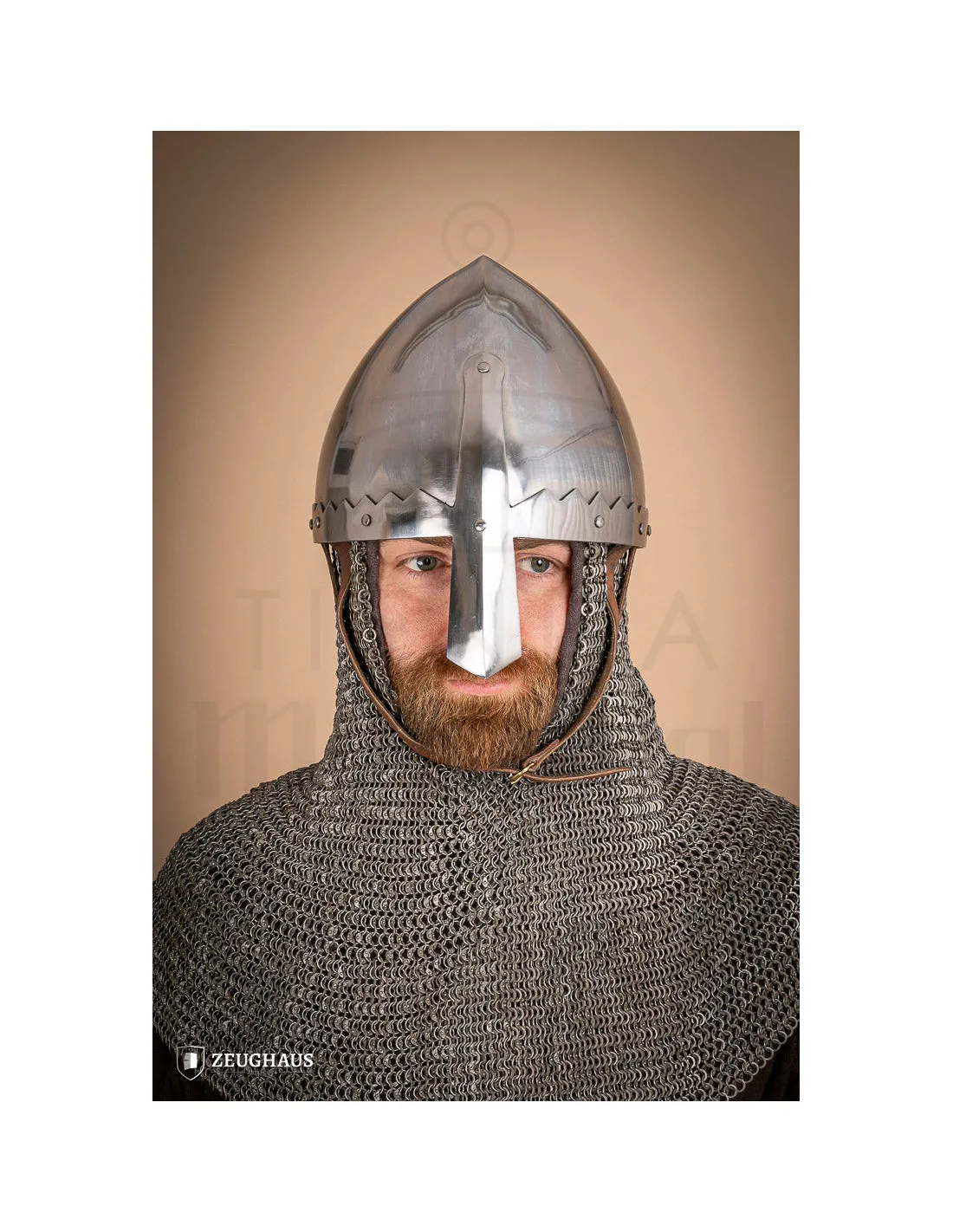 Casco San Wenceslao con protección nasal reforzada