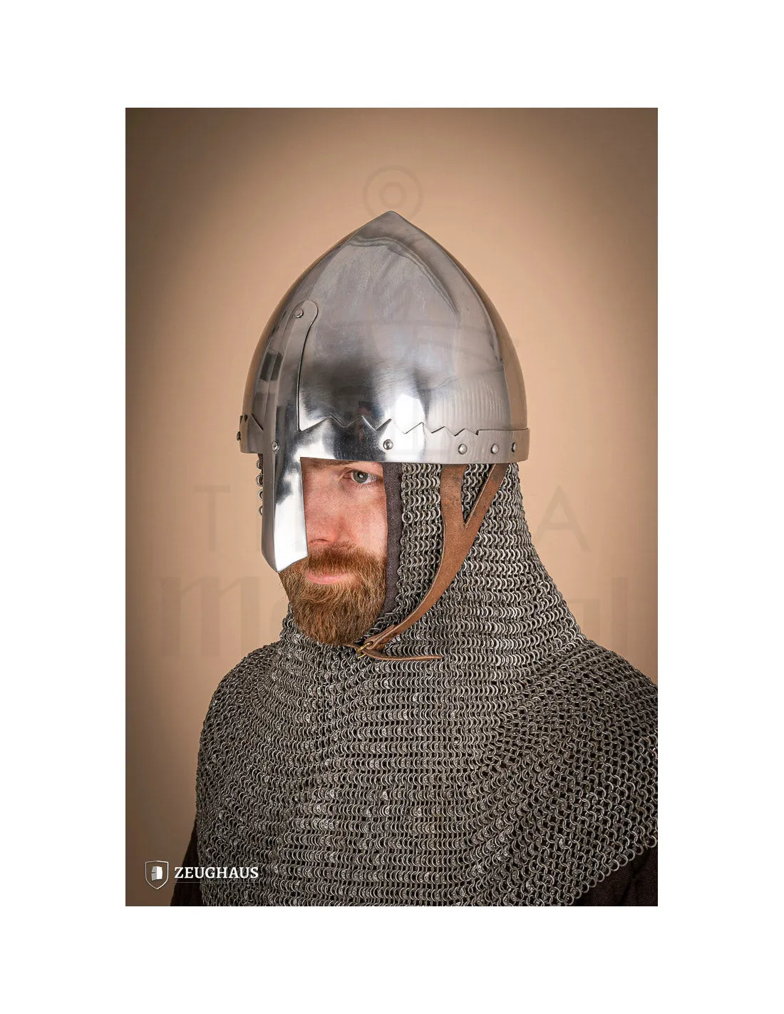 Casco San Wenceslao con protección nasal reforzada