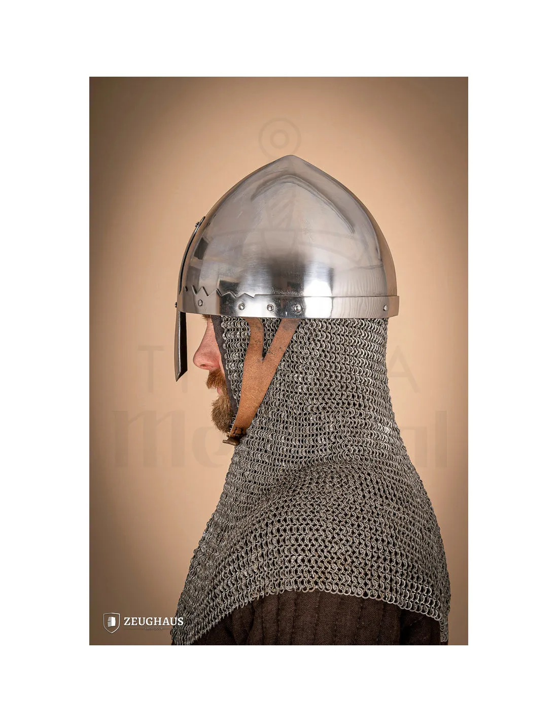Casco San Wenceslao con protección nasal reforzada