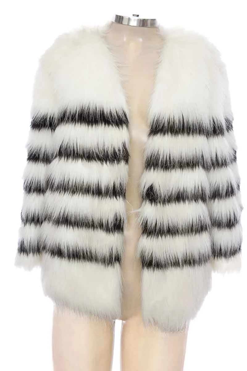 CHAQUETA / ABRIGO COLOR BLANCO  FOREVER 21