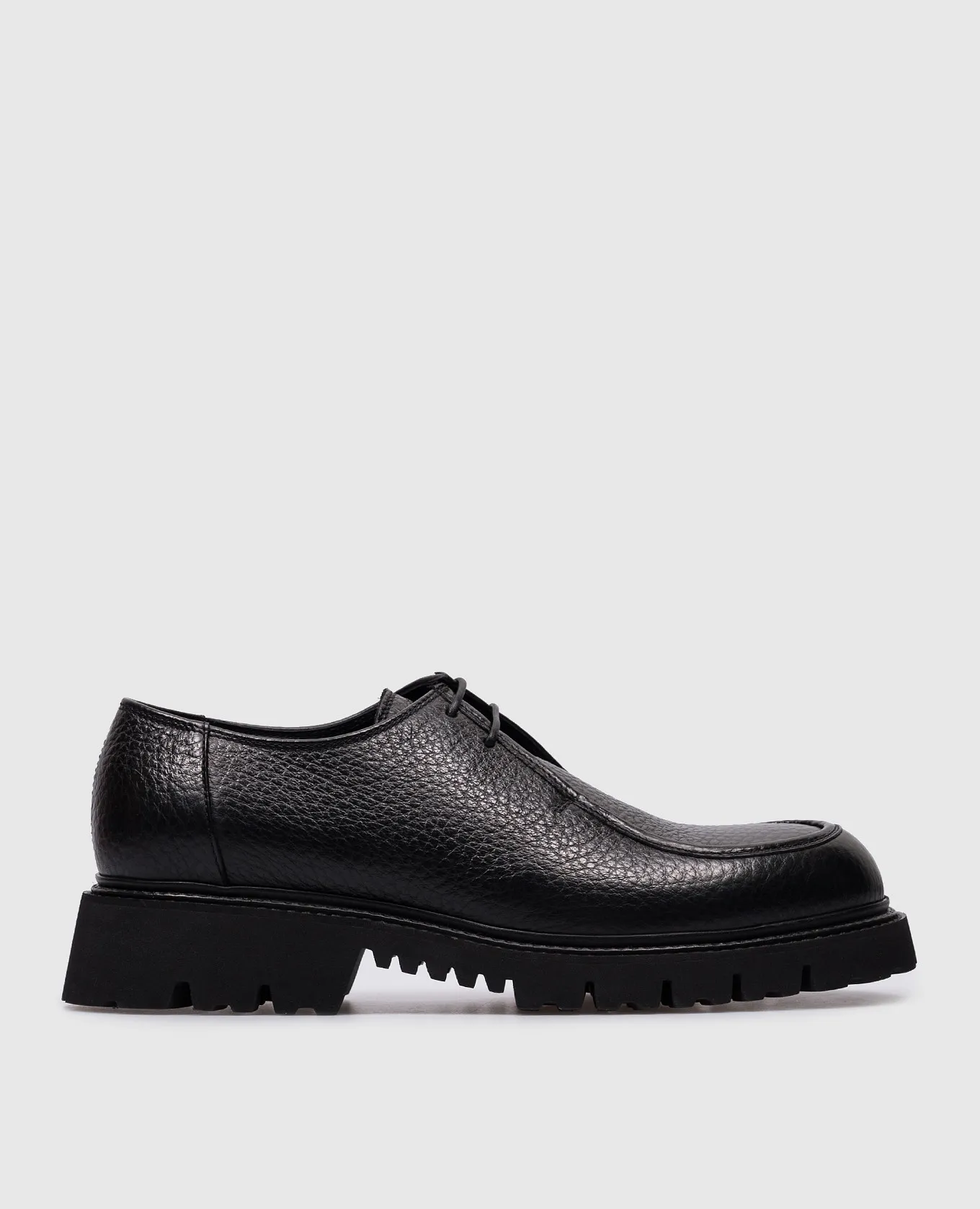 Doucal's Black leather derbies