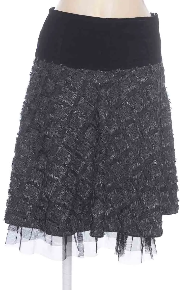 FALDA COLOR NEGRO  CLOSEANDO