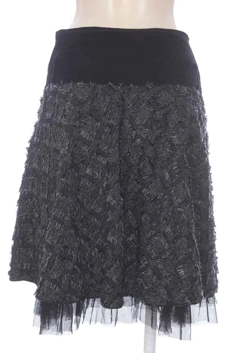 FALDA COLOR NEGRO  CLOSEANDO