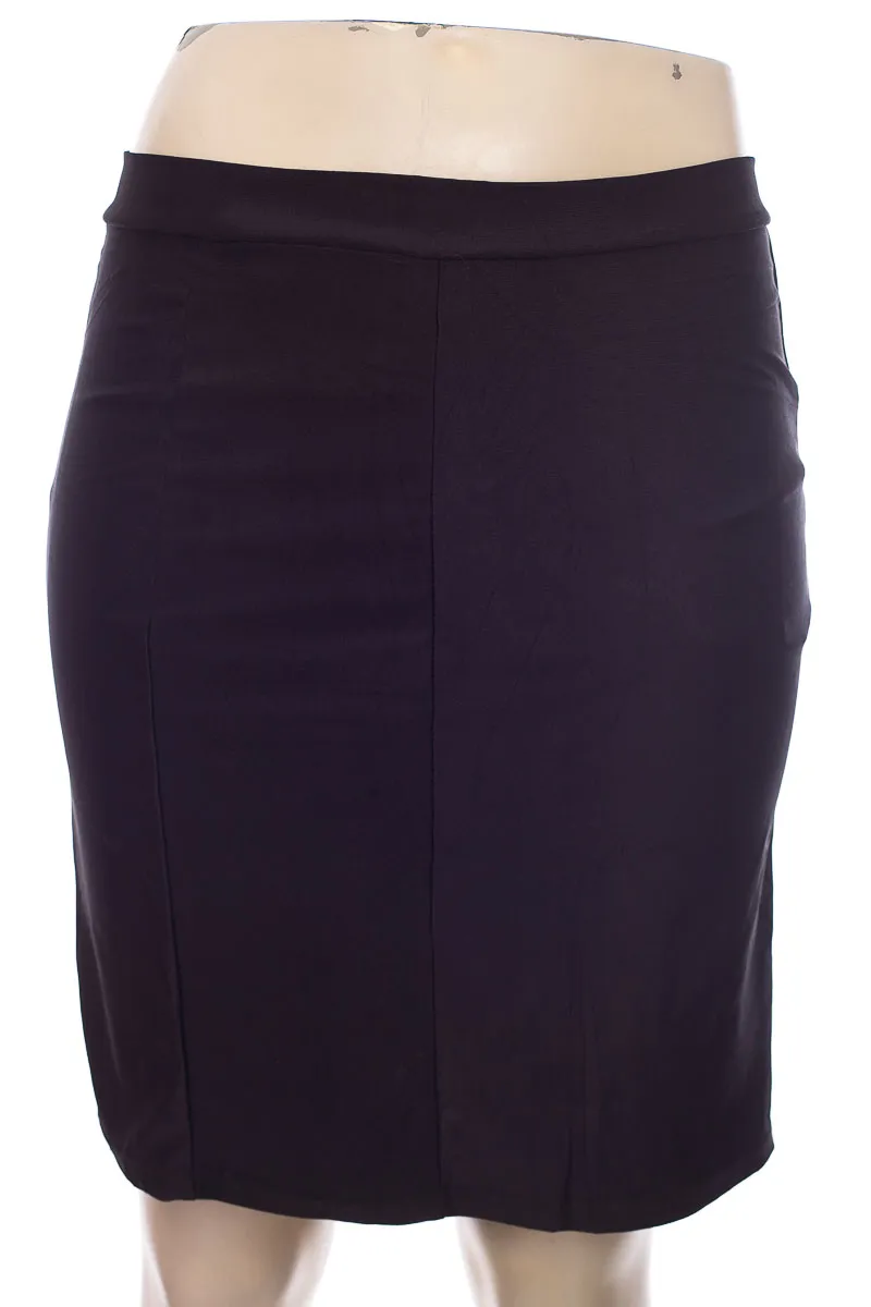 FALDA COLOR NEGRO  MIISEE