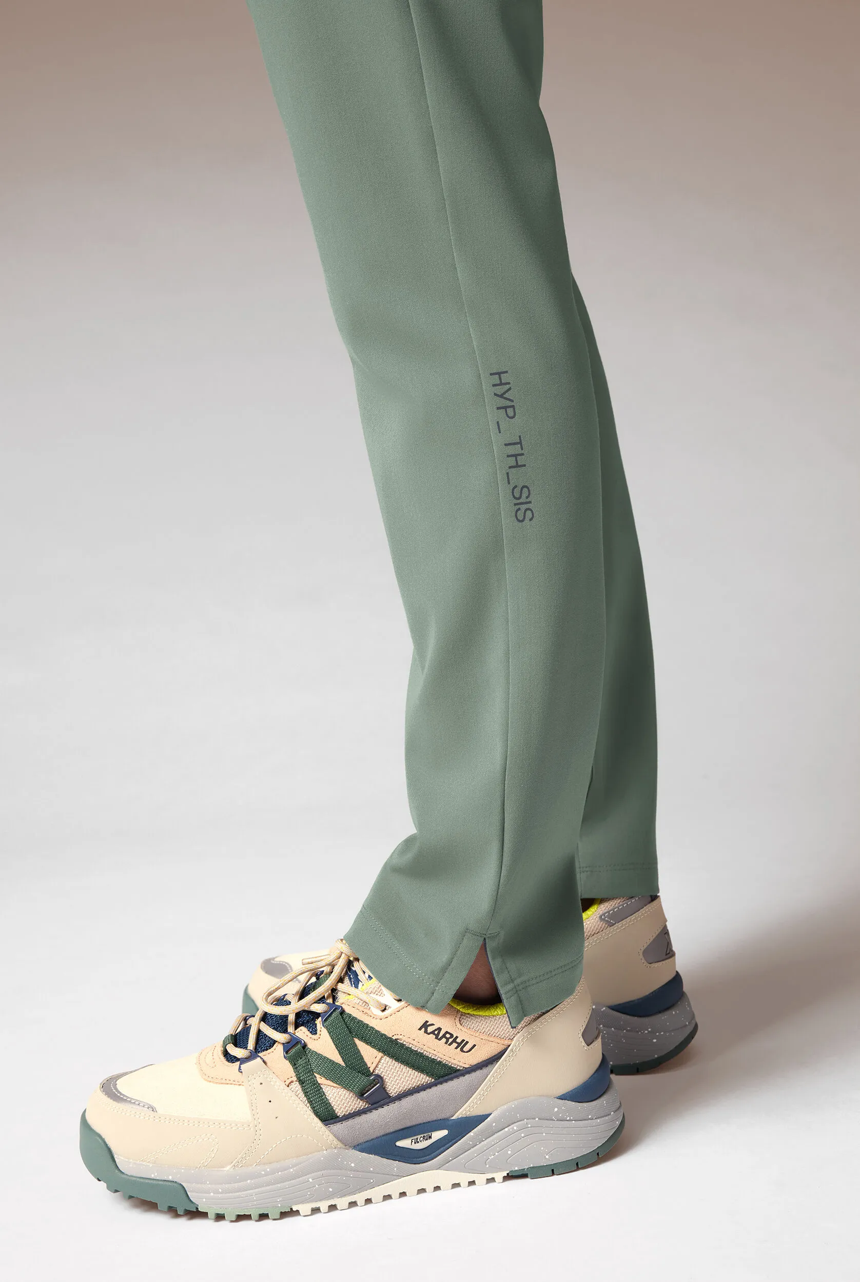 PANTAL&OACUTE;N M&EACUTE;DICO HYPOTHESIS AD ALL DUTY CON 6 BOLSILLOS Y PIERNAS RECTAS PARA MUJER