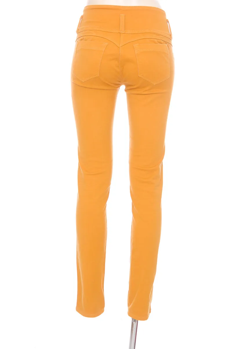 PANTALóN COLOR MOSTAZA  CLOSEANDO