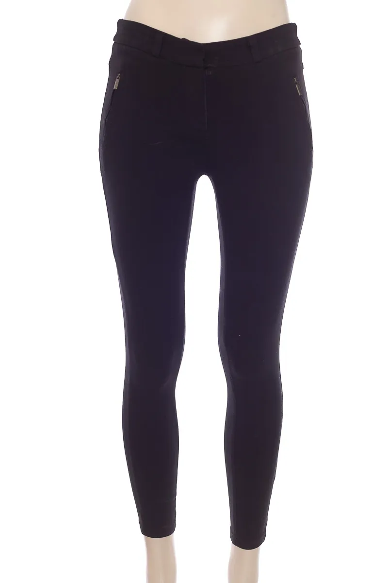 PANTALóN COLOR NEGRO  BASEMENT