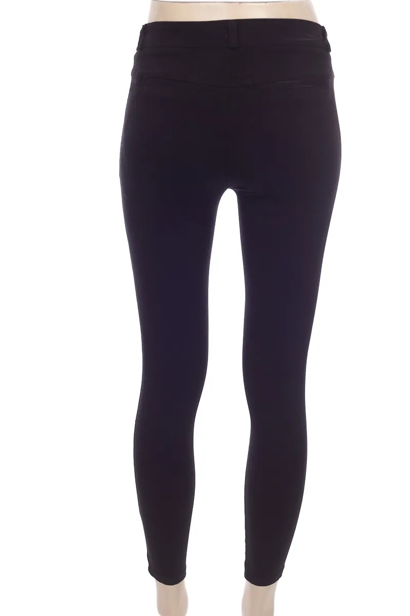 PANTALóN COLOR NEGRO  BASEMENT