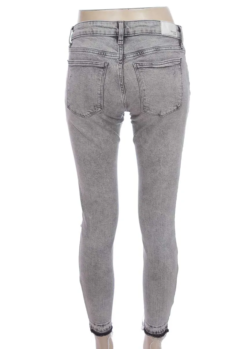 PANTALóN COLOR NEGRO  BERSHKA