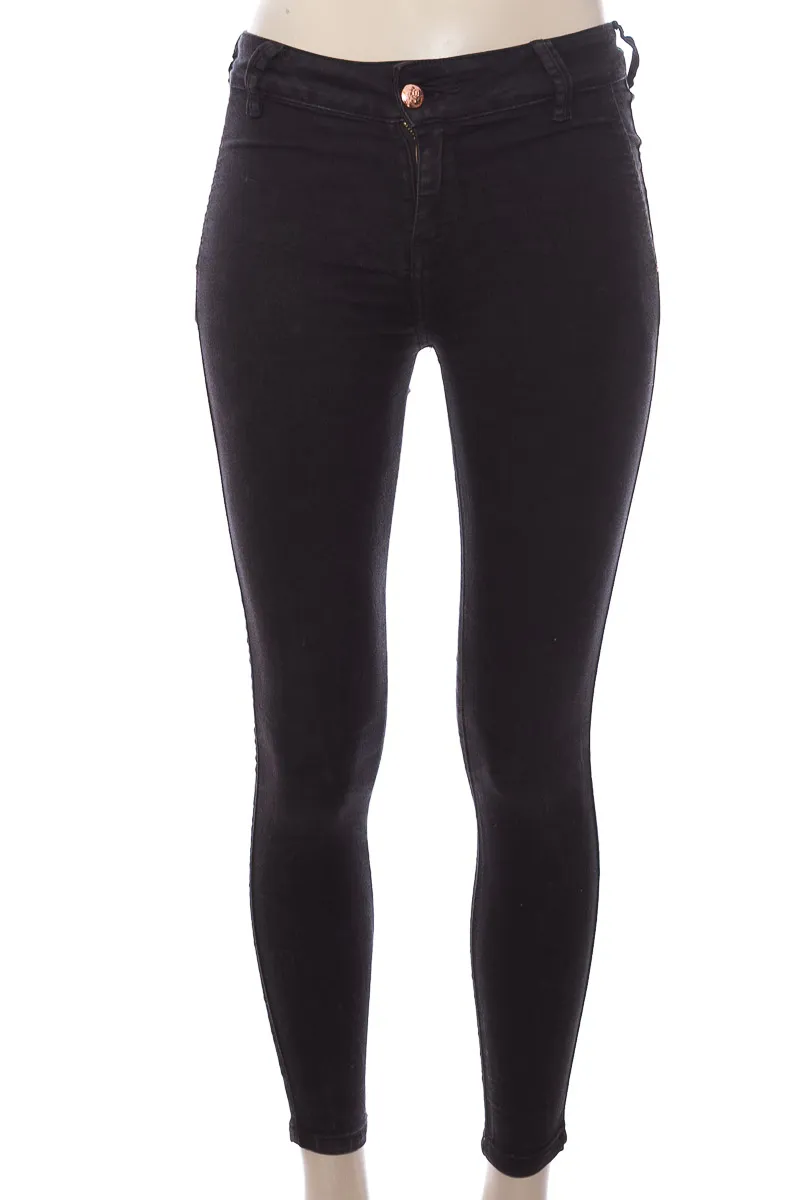 PANTALóN COLOR NEGRO  GUTIE