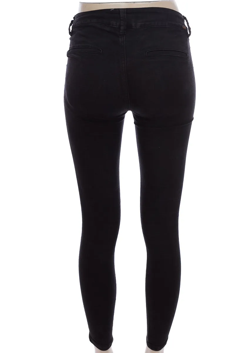 PANTALóN COLOR NEGRO  GUTIE