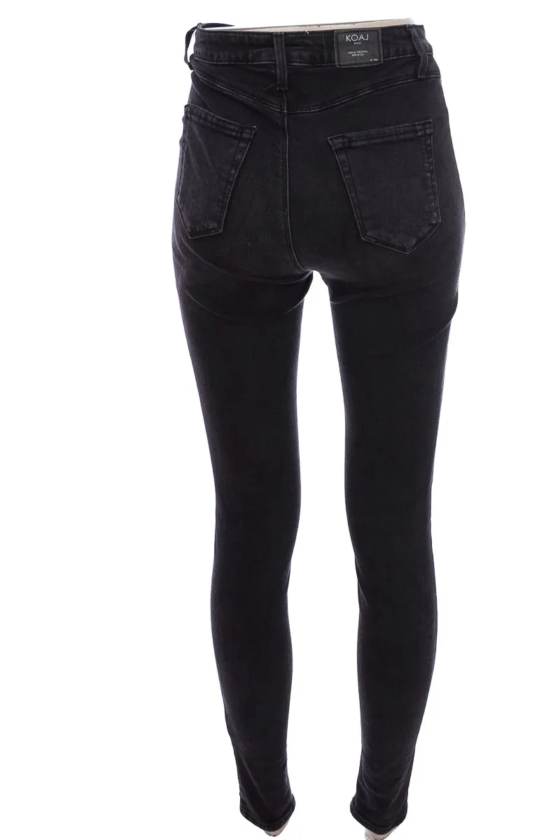 PANTALóN COLOR NEGRO  KOAJ