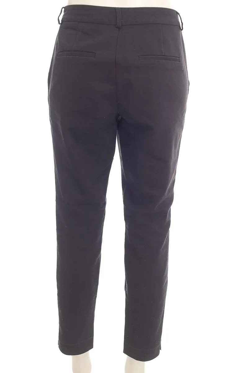 PANTALóN COLOR NEGRO  STRADIVARIUS