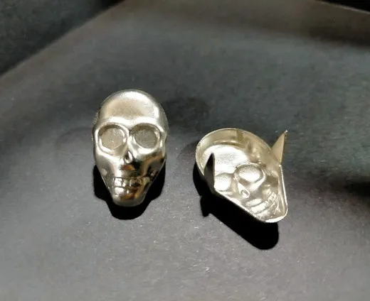 Tachuela Calavera Metálica Plateada